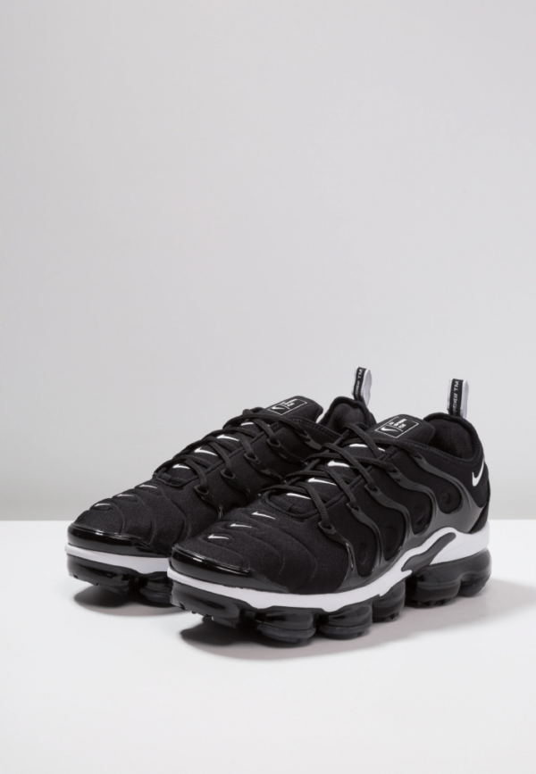AIR VAPORMAX PLUS NEGRAS-BLANCAS - Imagen 2