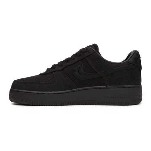 NIKE AIR FORCE 1 X STÜSSY “TRIPLE BLACK” - Imagen 2