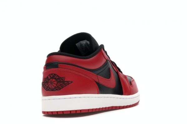 NIKE AIR JORDAN 1 LOW REVERSE BRED - Imagen 4
