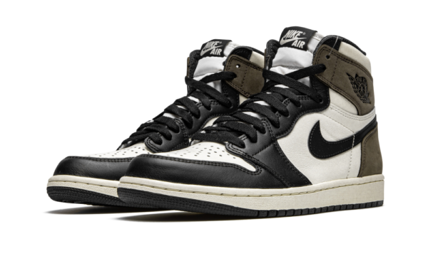 NIKE AIR JORDAN 1 RETRO HIGH DARK MOCHA - Imagen 2