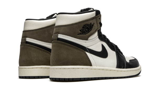 NIKE AIR JORDAN 1 RETRO HIGH DARK MOCHA - Imagen 3