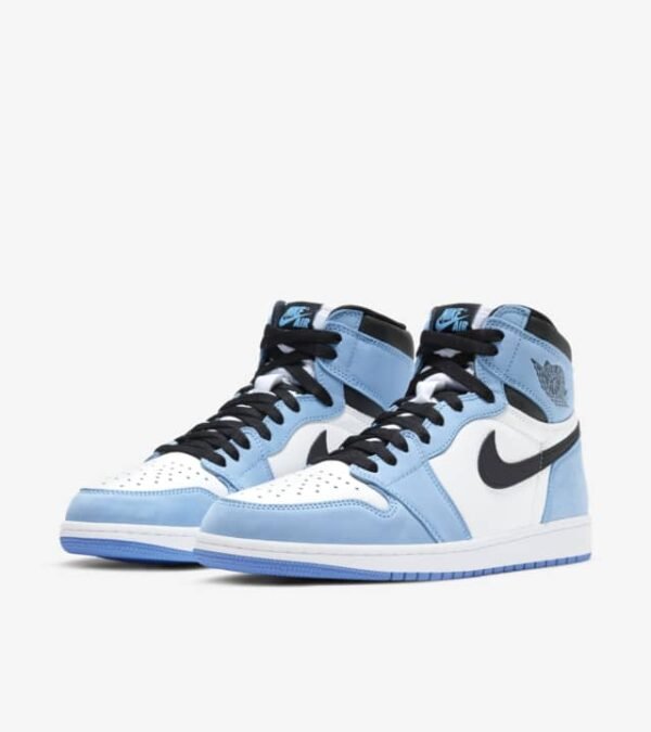 NIKE AIR JORDAN 1 RETRO HIGH UNIVERSITY BLUE - Imagen 3