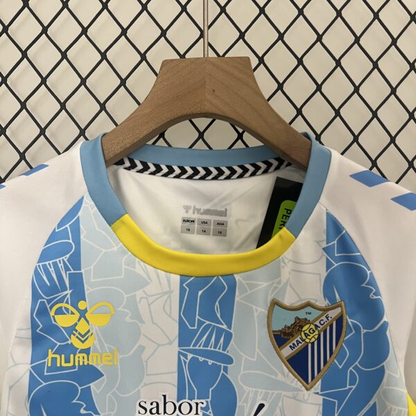 Conjunto niño Malaga 24-25 Local - Imagen 2